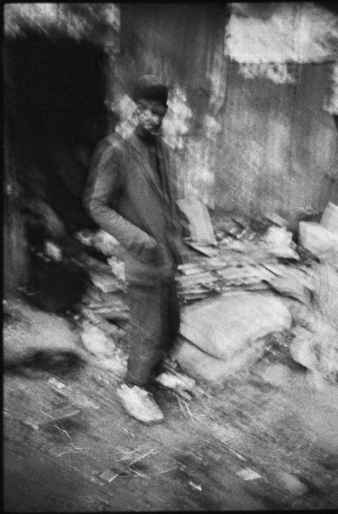 Homme dans un quartier du Mercato d'Addis.