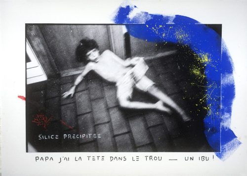 Thadée tombé par terre dans la cuisine à Nîmes.