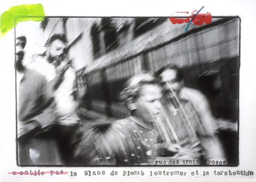 La jeune fille et les 3 hommes rue Al-Azhar au Caire en 2021